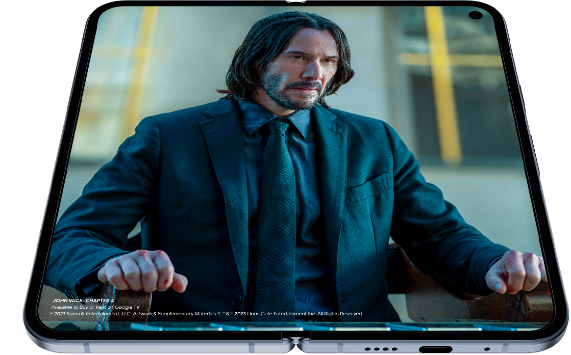Auf dem Google Pixel 10 Pro Fold kannst du den Film „John Wick: Kapitel 4“ über Google TV auf dem inneren Display ansehen