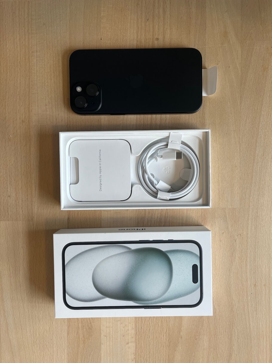 iPhone 15 Unboxing 1