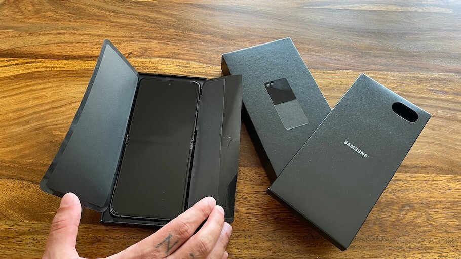 Samsung Galaxy Z Flip 5 Unboxing 2