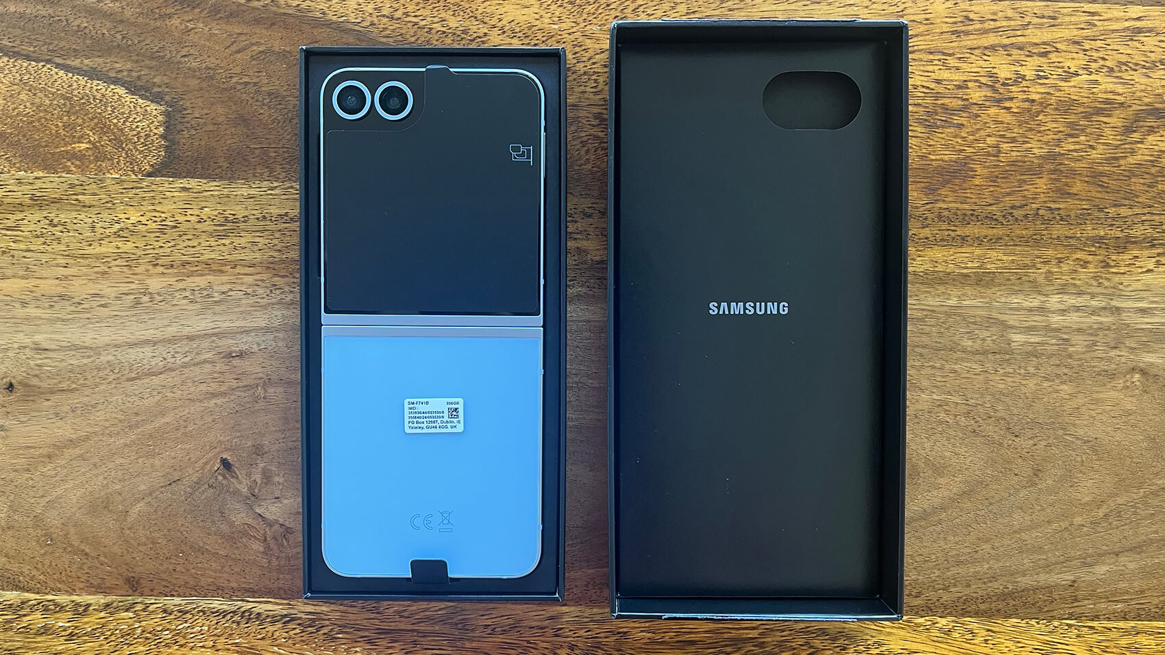 Samsung Galaxy Z Flip 6 Unboxing 1