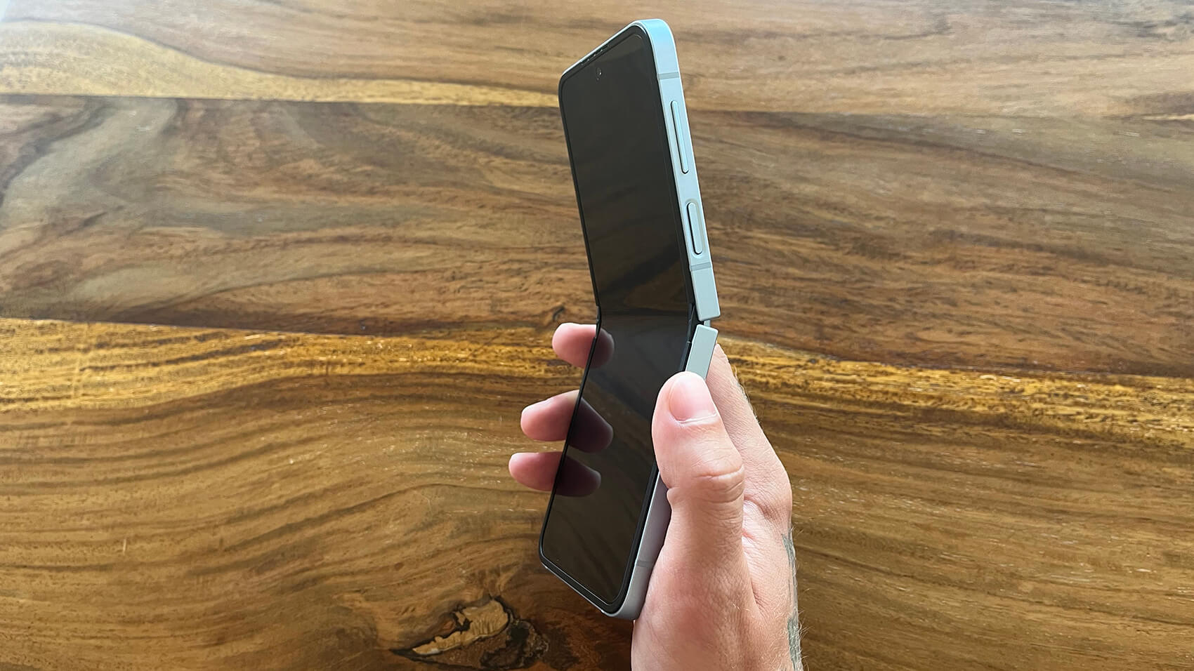 Samsung Galaxy Z Flip 6 Unboxing 8