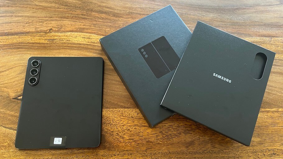 Samsung Galaxy Z Fold 5 Unboxing 1