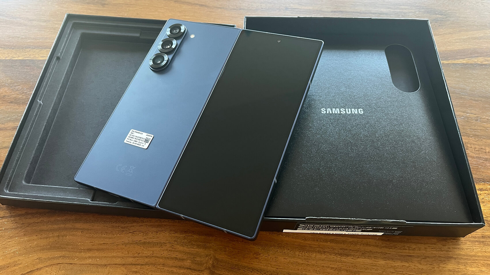 Samsung Galaxy Z Fold 6 Unboxing 4