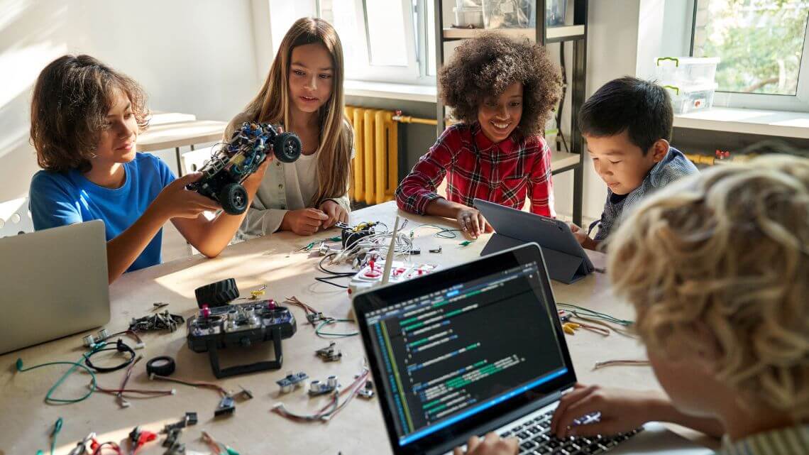 Programmieren für Kinder: Top 7 Apps zum Coden lernen.