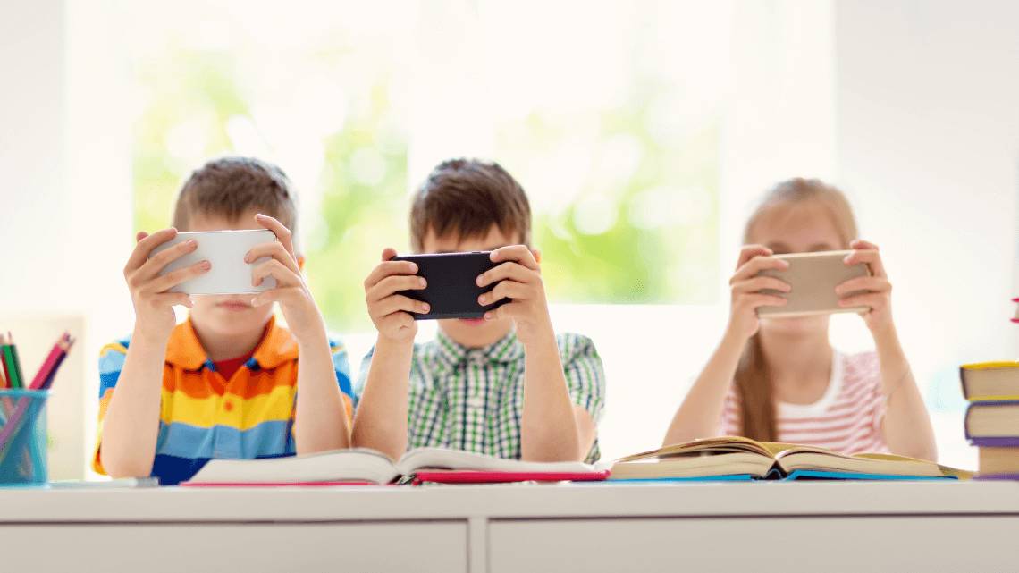  Kindersicherung am Handy: So machen Sie das Smartphone kindersicher. 